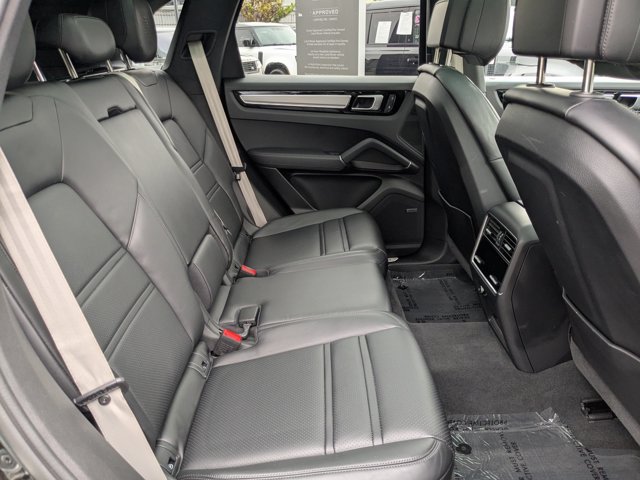 Used 2023 Porsche Cayenne Platinum Edition AWD/4WD image 22