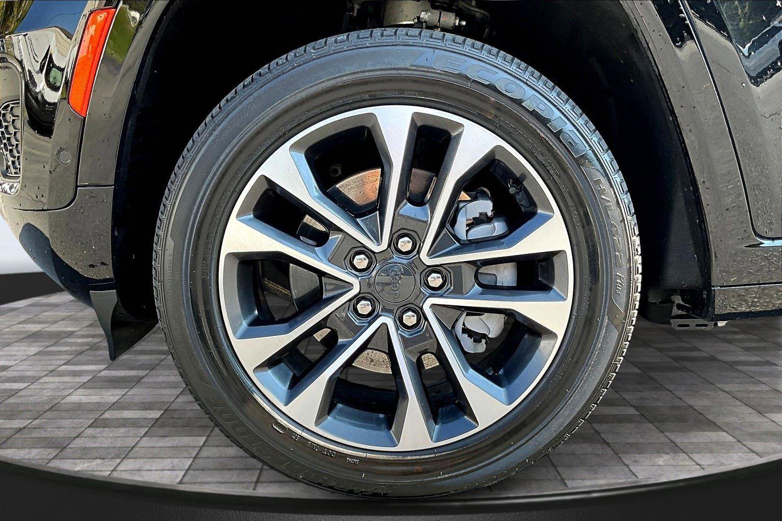 Used 2024 Jeep Grand Cherokee Overland w/ Luxury Tech Group IV image 10