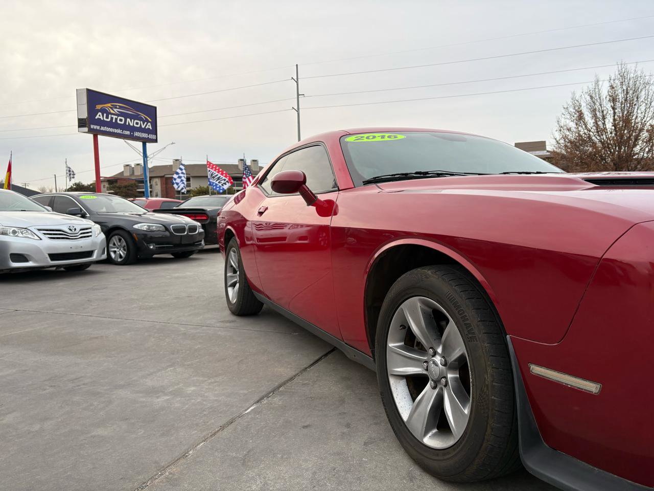 Used 2016 Dodge Challenger SXT RWD image 3