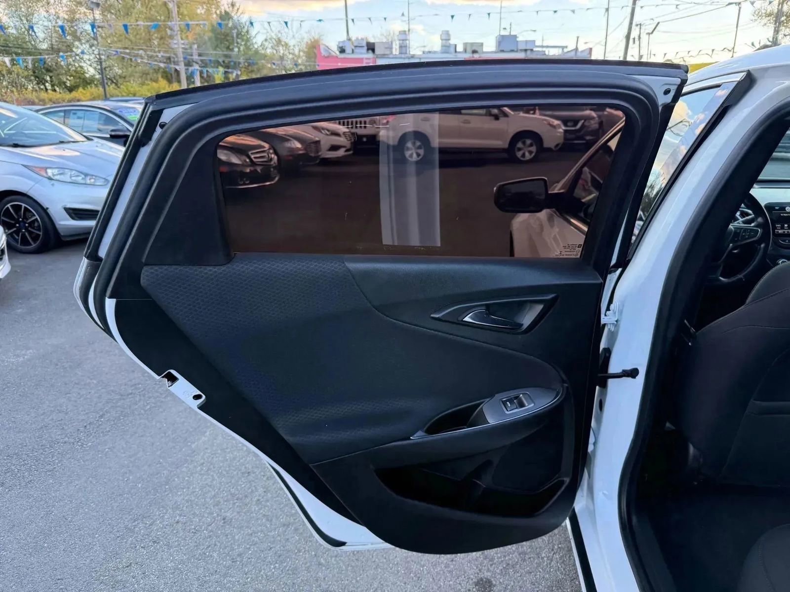 Used 2018 Chevrolet Malibu LT FWD image 37