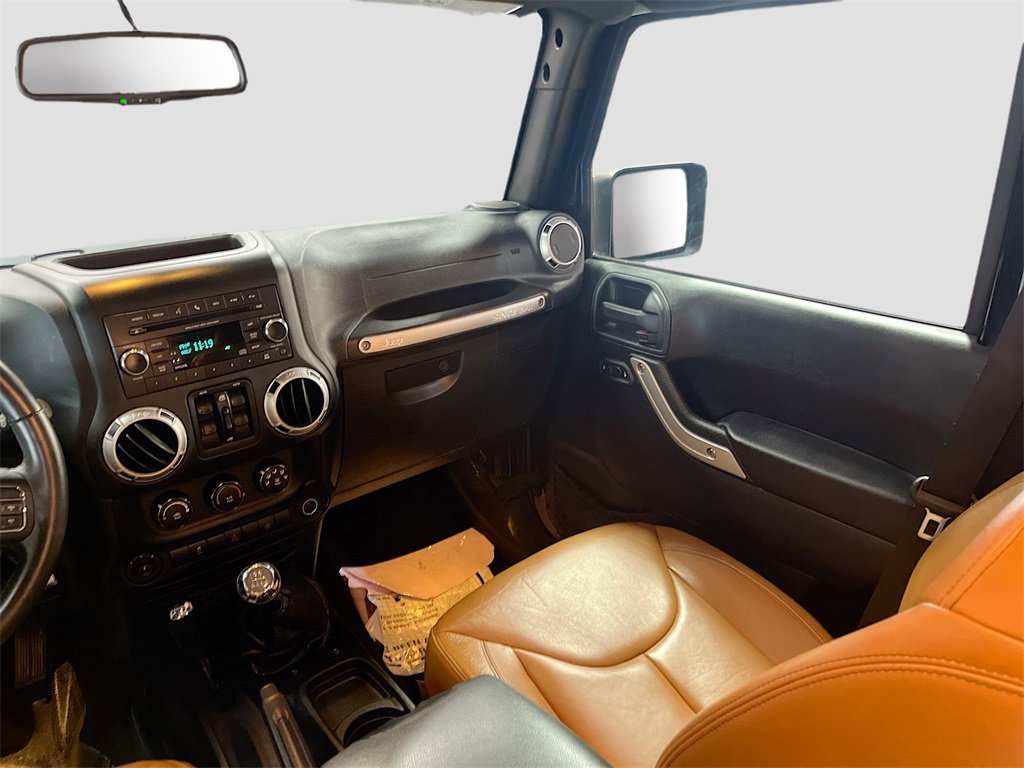 Used 2016 Jeep Wrangler Unlimited Sahara w/ Connectivity Group image 19