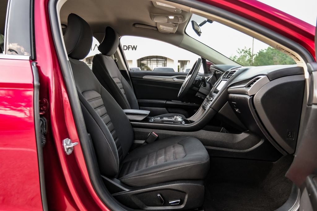 Used 2018 Ford Fusion SE w/ Fusion SE Technology Package FWD image 29