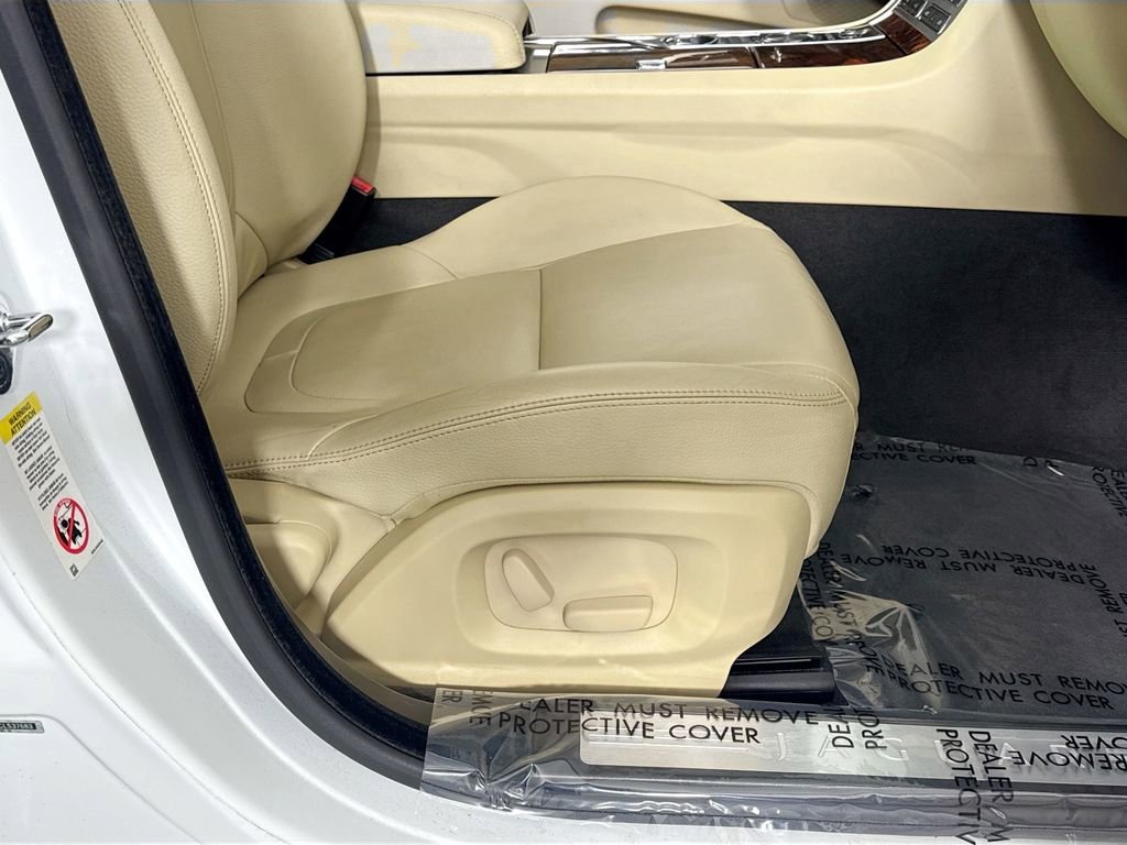 Used 2012 Jaguar XF image 34