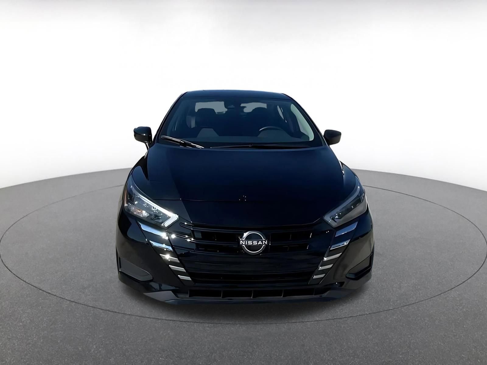 Used 2025 Nissan Versa SV image 4