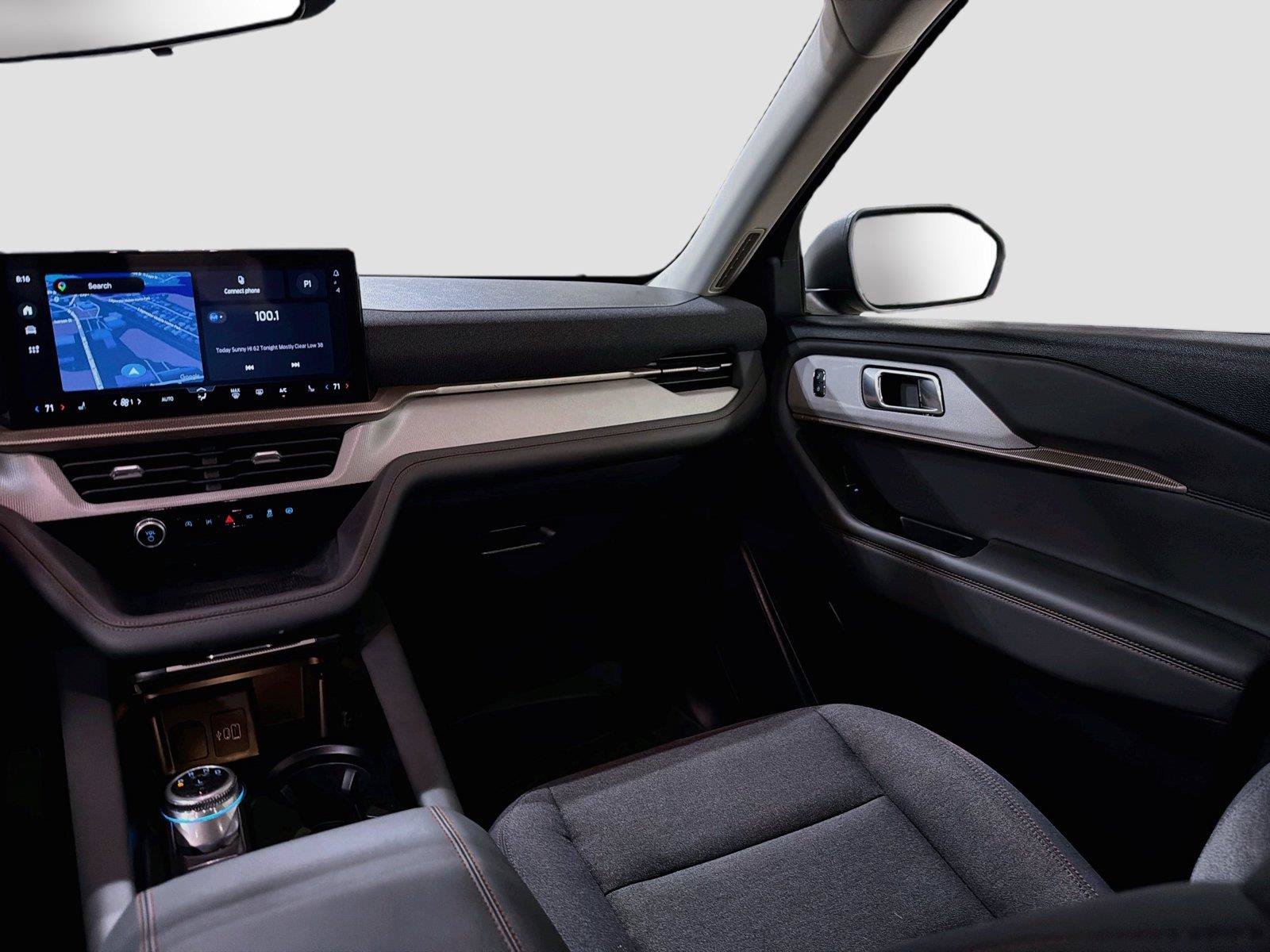 Used 2025 Ford Explorer Active AWD/4WD image 23