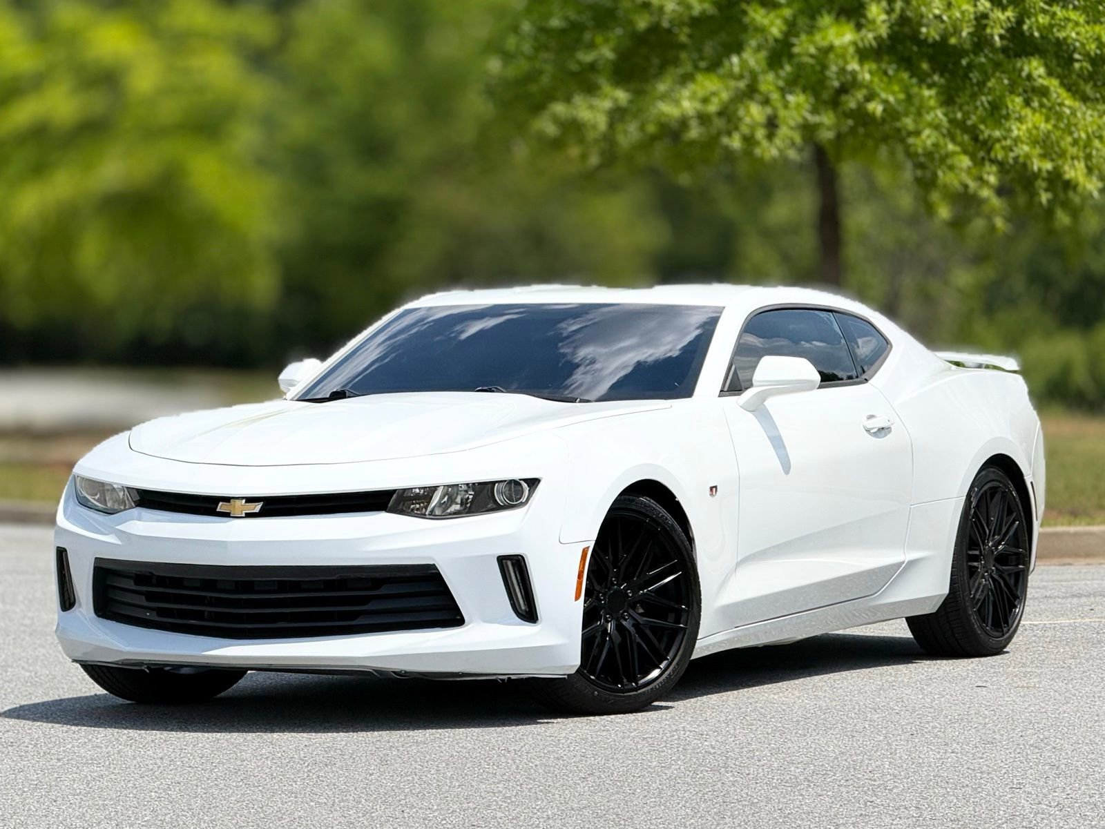 Used 2017 Chevrolet Camaro LT RWD image 8