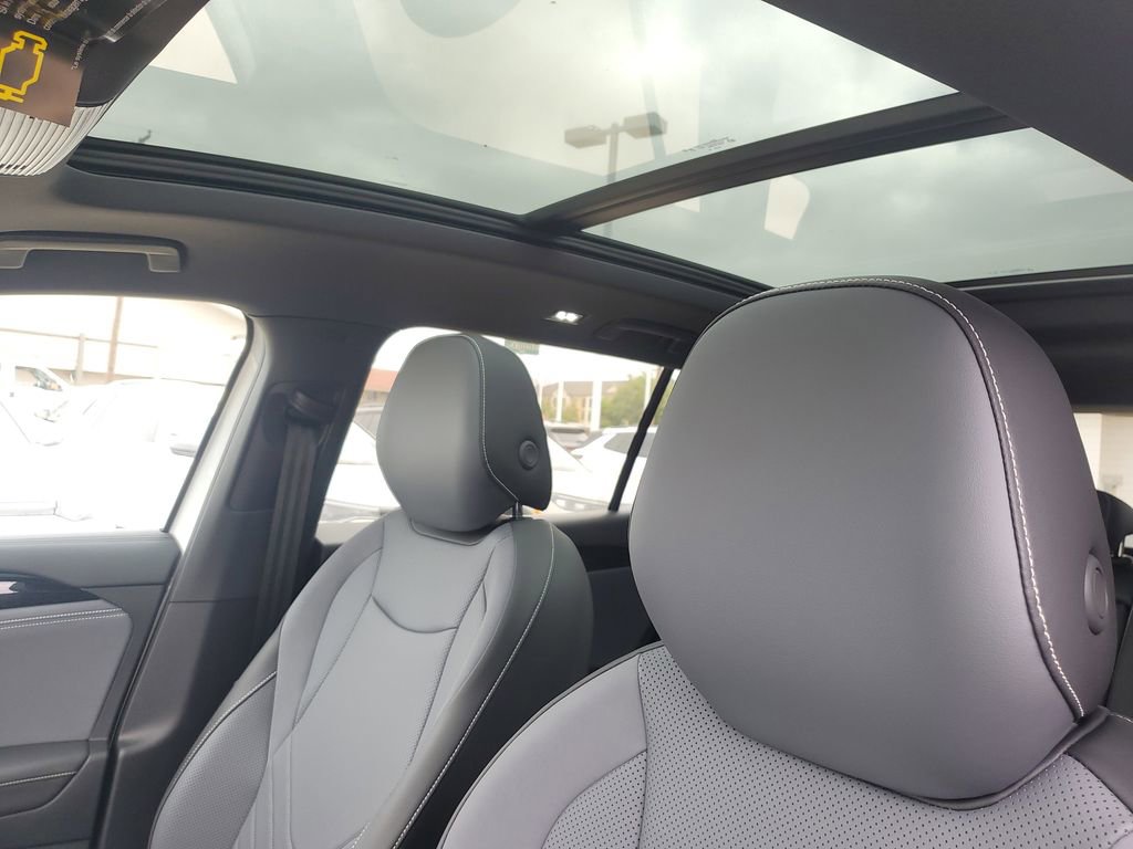 New 2026 Volkswagen Tiguan SE R-Line image 18