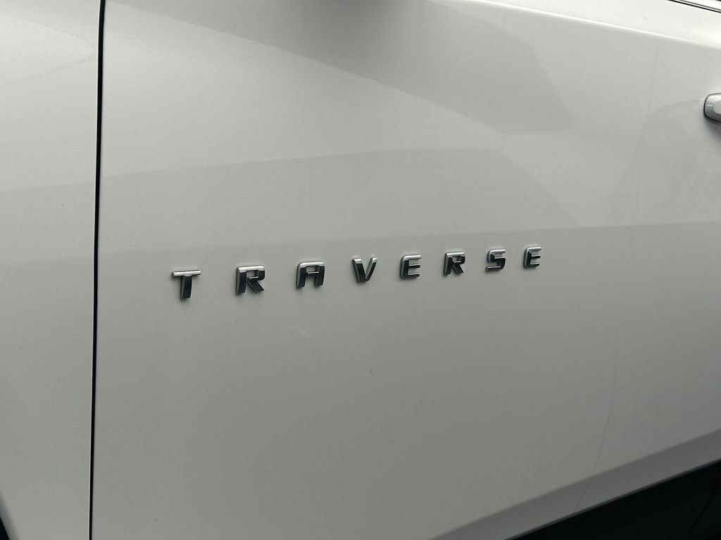 Used 2022 Chevrolet Traverse LS image 30