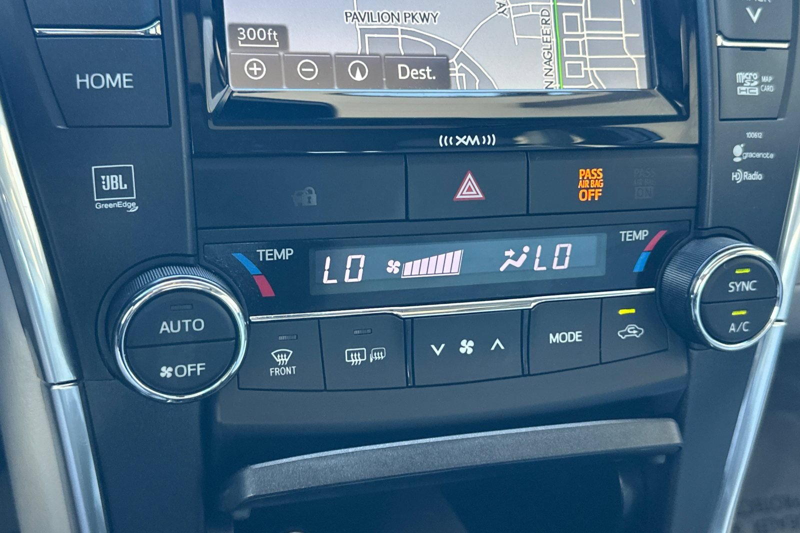 Used 2017 Toyota Camry XLE w/ Moonroof Package FWD image 21