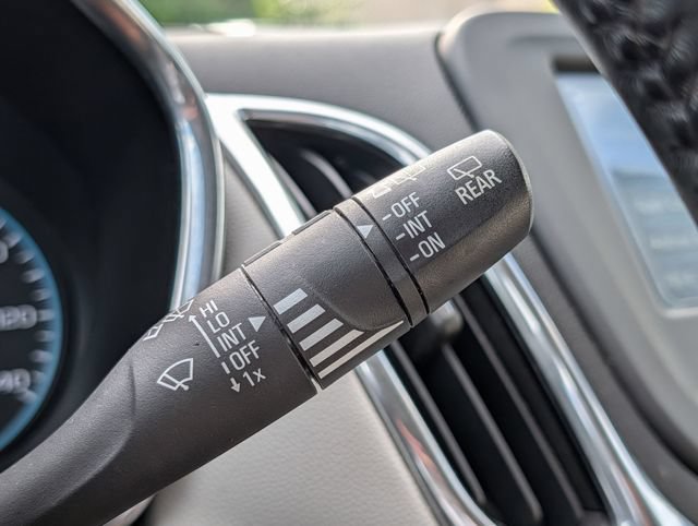 Used 2018 Chevrolet Equinox LT FWD image 25