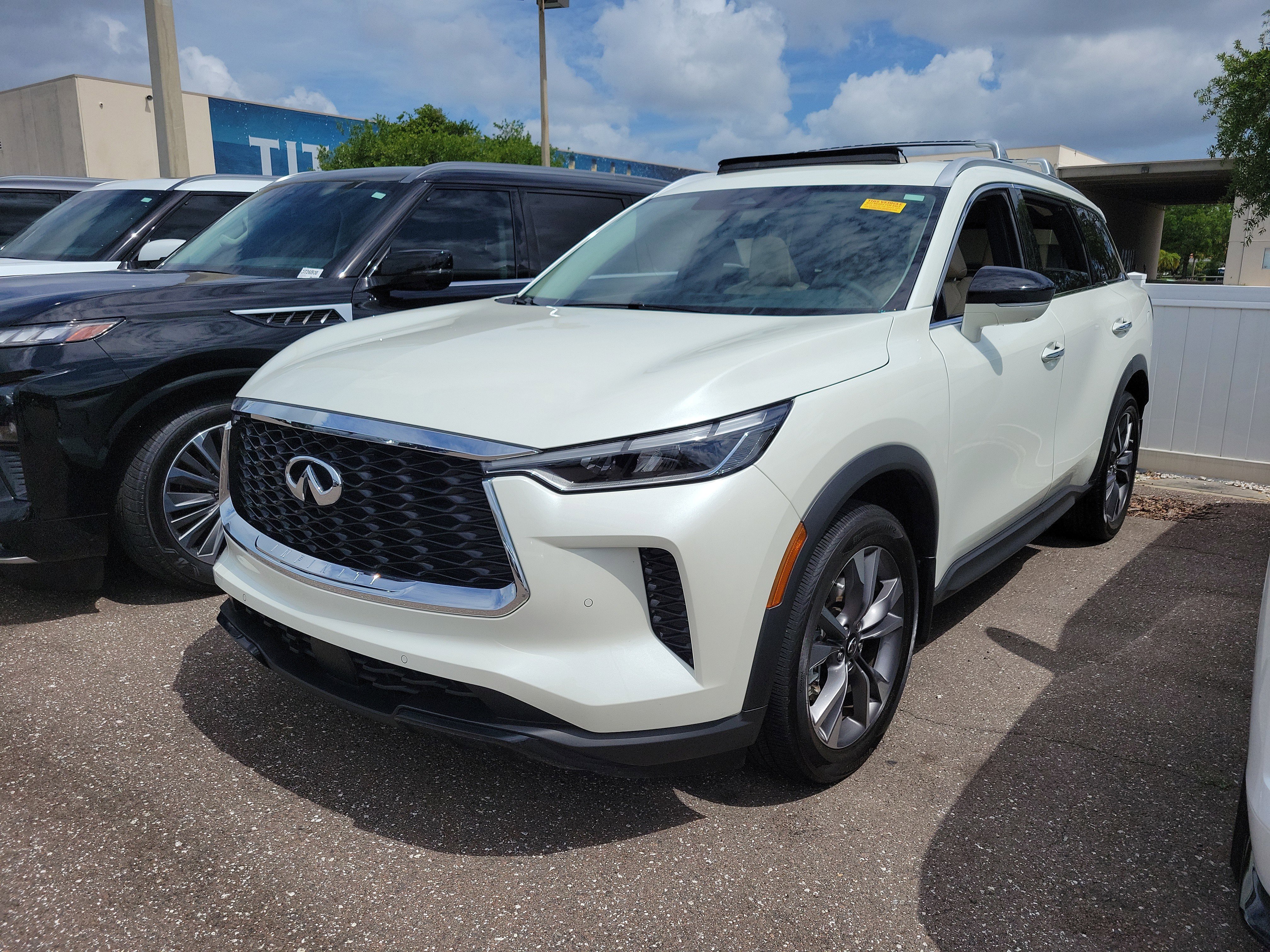 Certified 2024 INFINITI QX60 Luxe AWD/4WD image 1