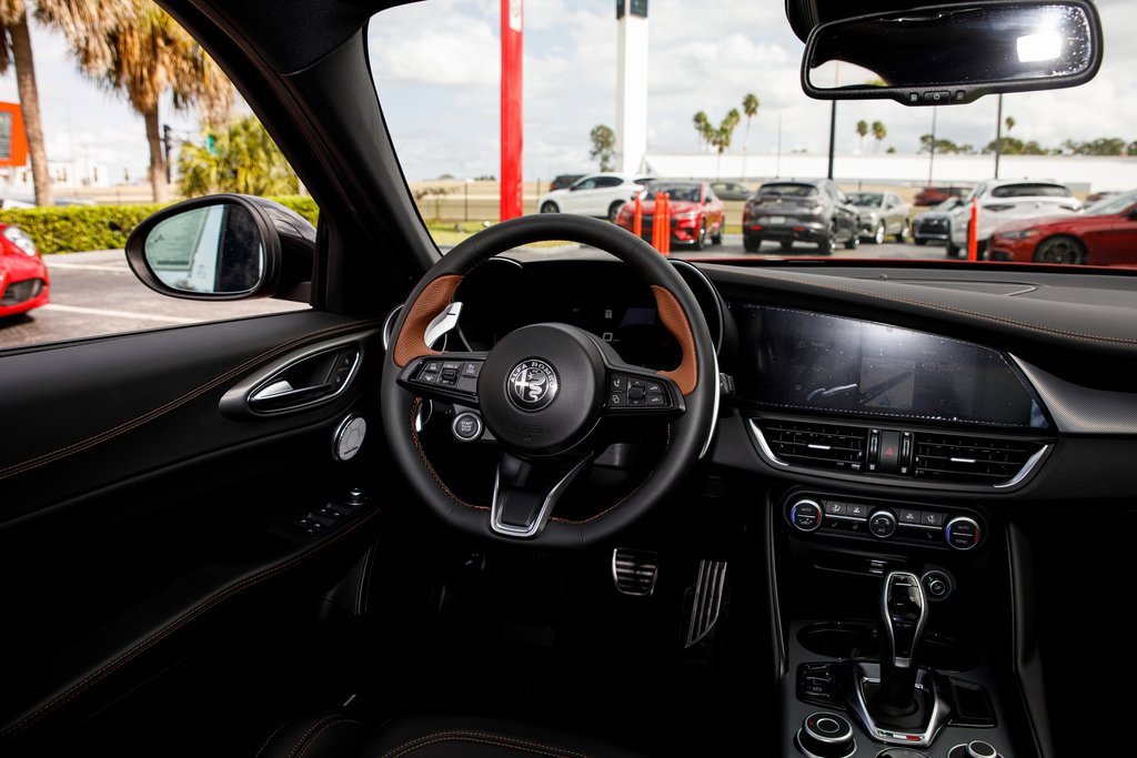 New 2025 Alfa Romeo Giulia AWD w/ Driving Assist Package image 29