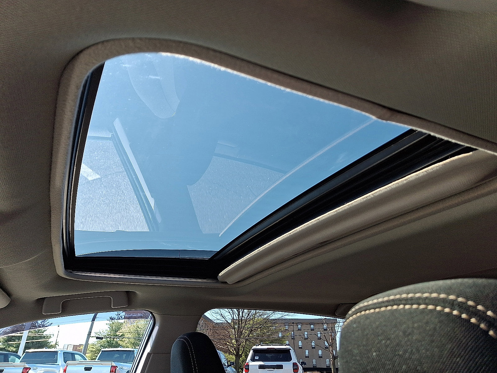 Used 2014 Toyota RAV4 XLE image 14