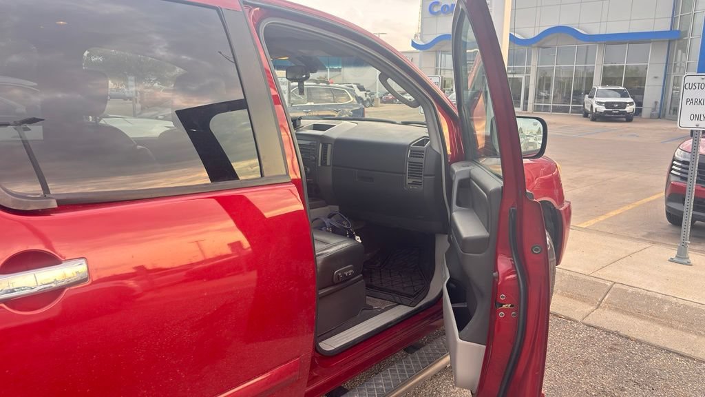 Used 2004 Nissan Titan LE AWD/4WD image 17