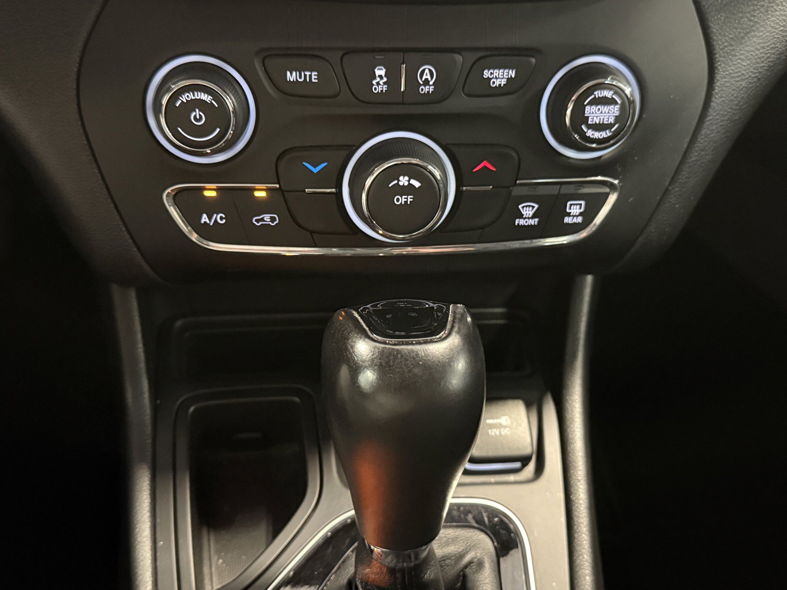 Used 2021 Jeep Cherokee Latitude Plus FWD image 14