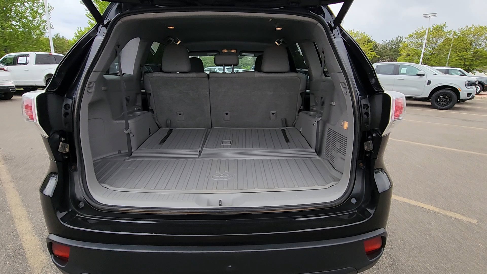 Used 2015 Toyota Highlander Plus AWD/4WD image 38