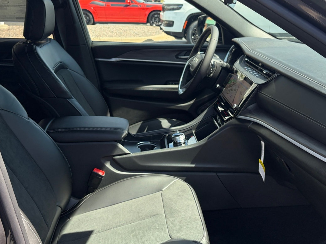 New 2026 Jeep Grand Cherokee Altitude AWD/4WD image 24