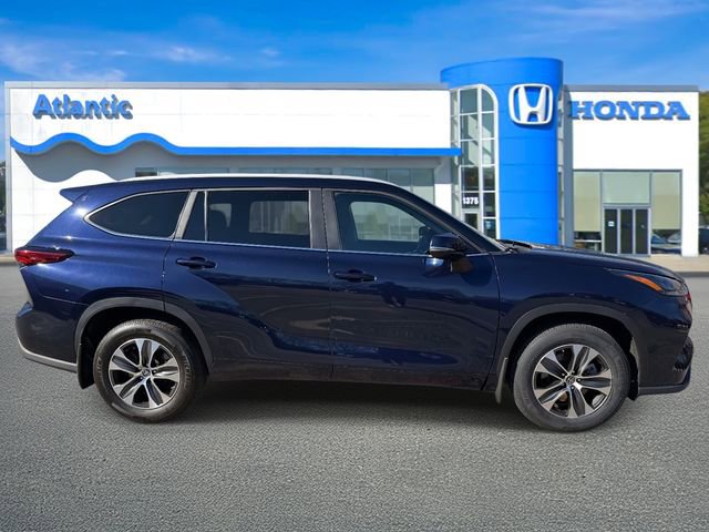 Used 2023 Toyota Highlander XLE image 4