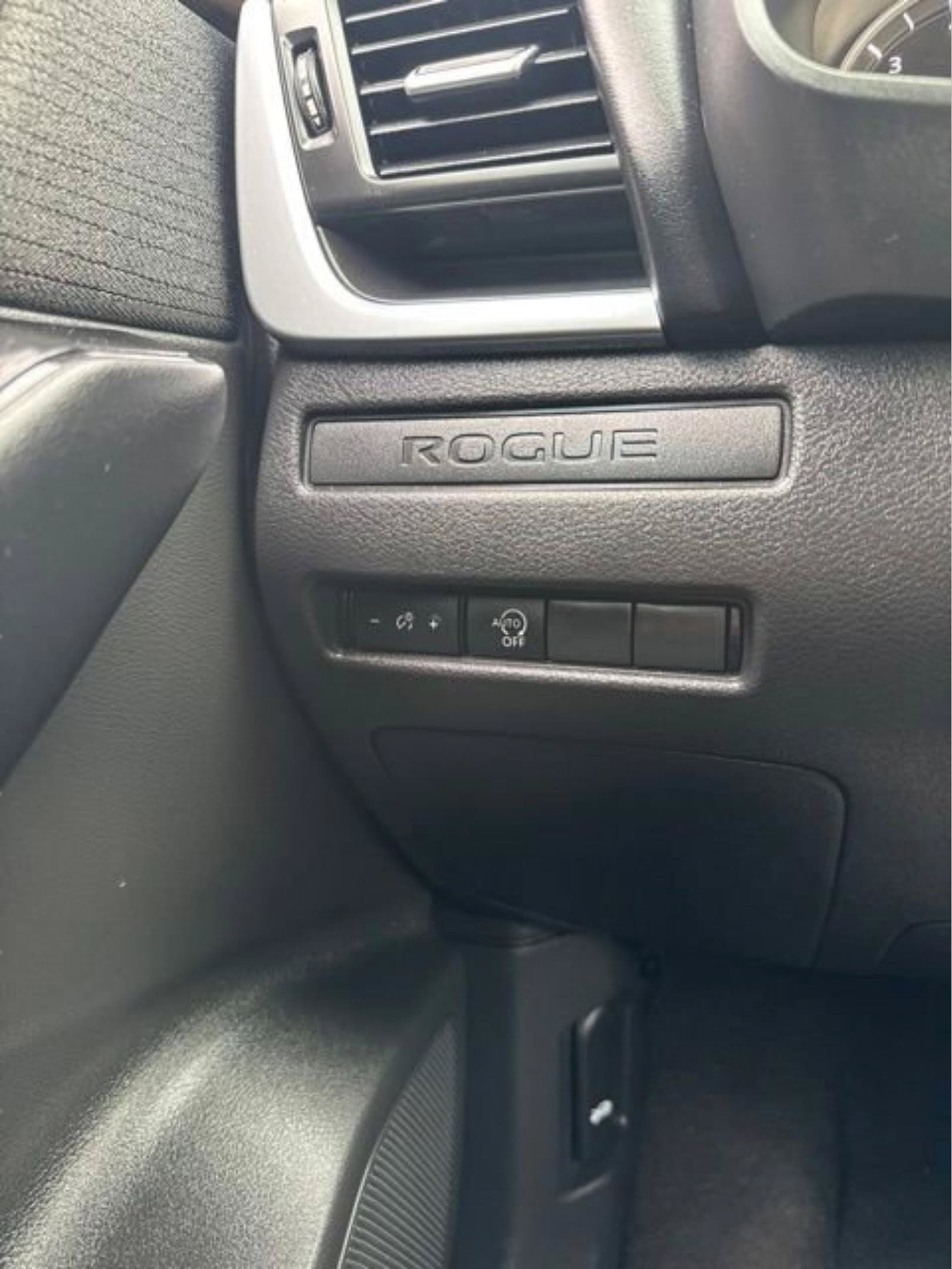 Used 2023 Nissan Rogue S AWD/4WD image 22