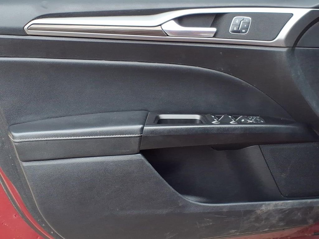 Used 2018 Ford Fusion SE w/ Fusion SE Technology Package image 9