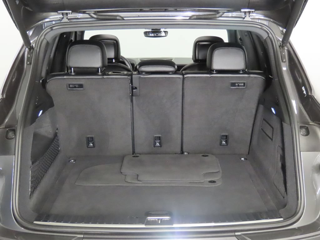 Certified 2025 Porsche Cayenne AWD/4WD image 46