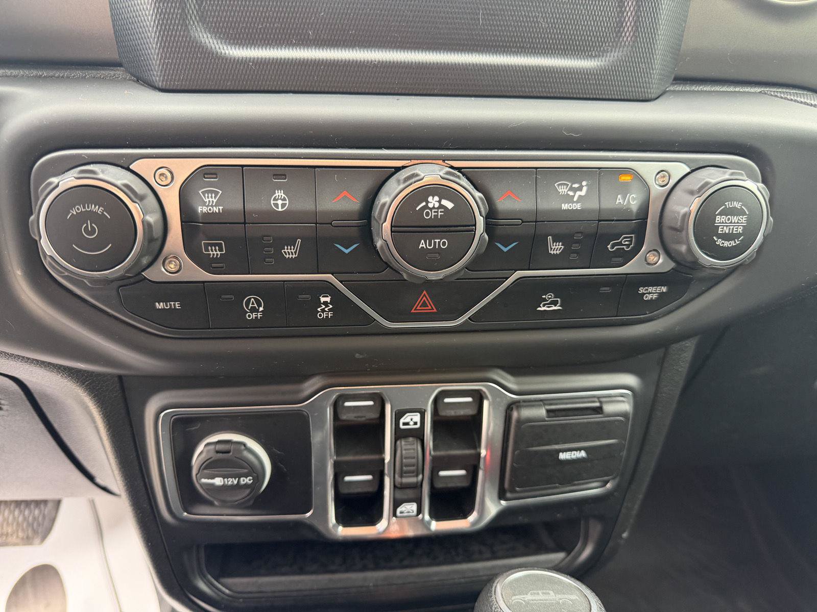 Used 2020 Jeep Gladiator Sport w/ Quick Order Package 24S AWD/4WD image 15