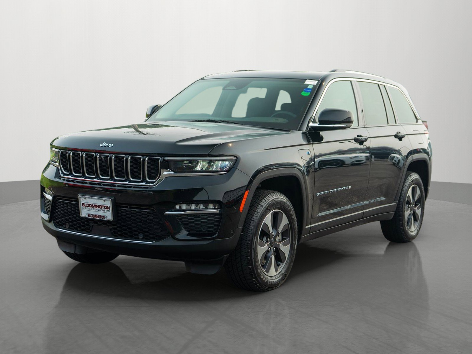 Used 2022 Jeep Grand Cherokee Limited 4xe w/ Luxury Tech Group II AWD/4WD image 3