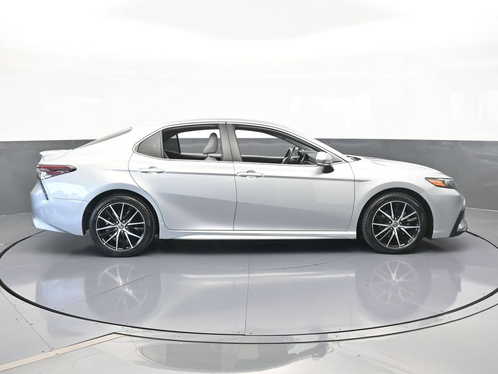 Used 2021 Toyota Camry SE w/ Cold Weather Package AWD/4WD image 7
