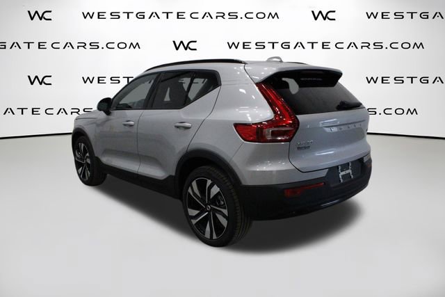 Used 2025 Volvo XC40 B5 Plus image 5