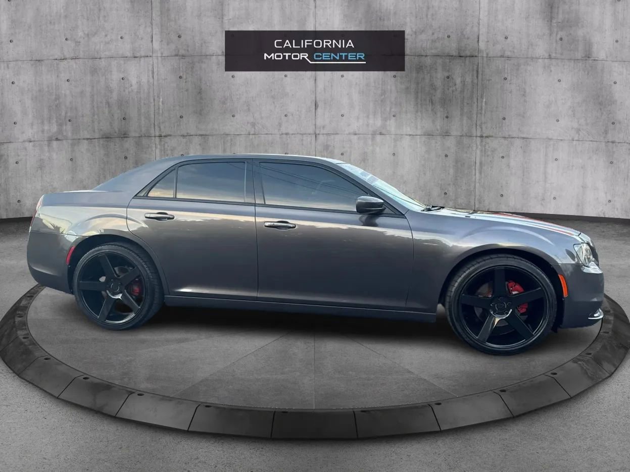 Used 2018 Chrysler 300 S AWD/4WD image 4