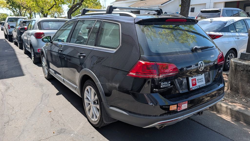 Used 2017 Volkswagen Golf Alltrack AWD/4WD image 2