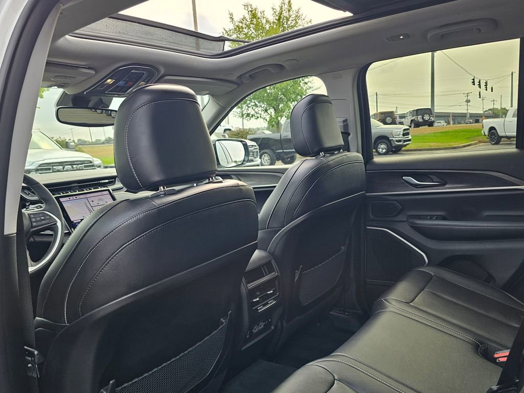 Used 2023 Jeep Grand Cherokee 4WD 4xe image 32