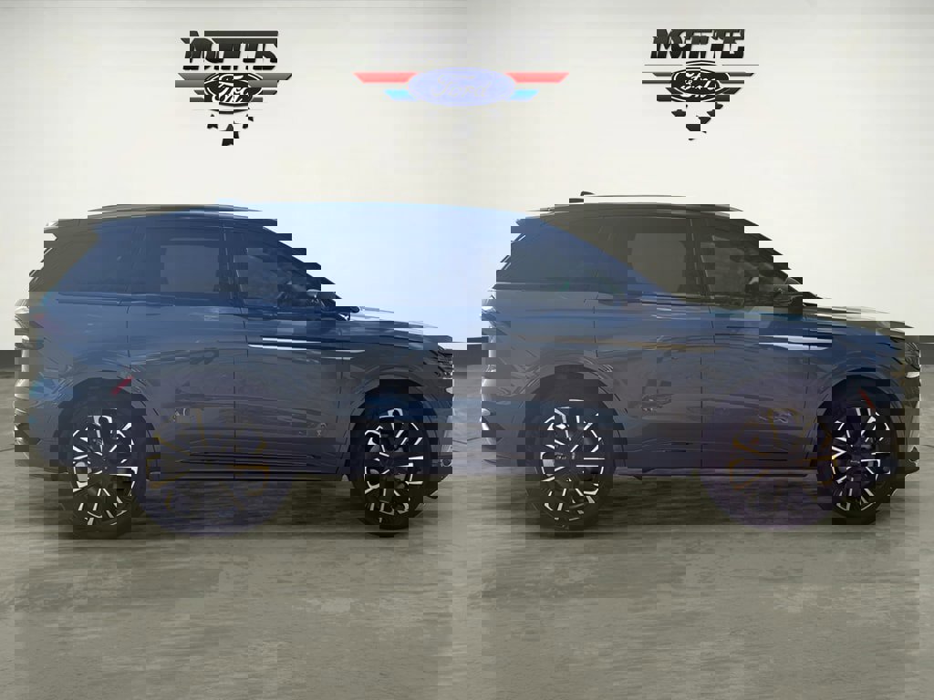 Used 2025 Lincoln Nautilus Reserve image 4