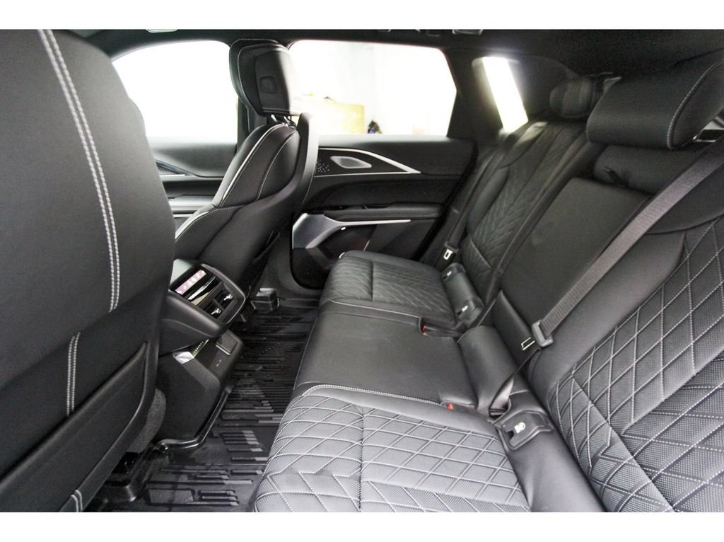Used 2026 Cadillac Lyriq V w/ Exterior Carbon Fiber Package AWD/4WD image 9