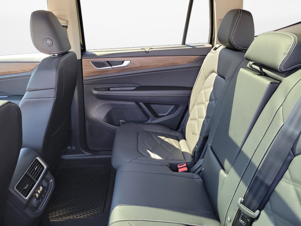 New 2026 Volkswagen Atlas SE image 13