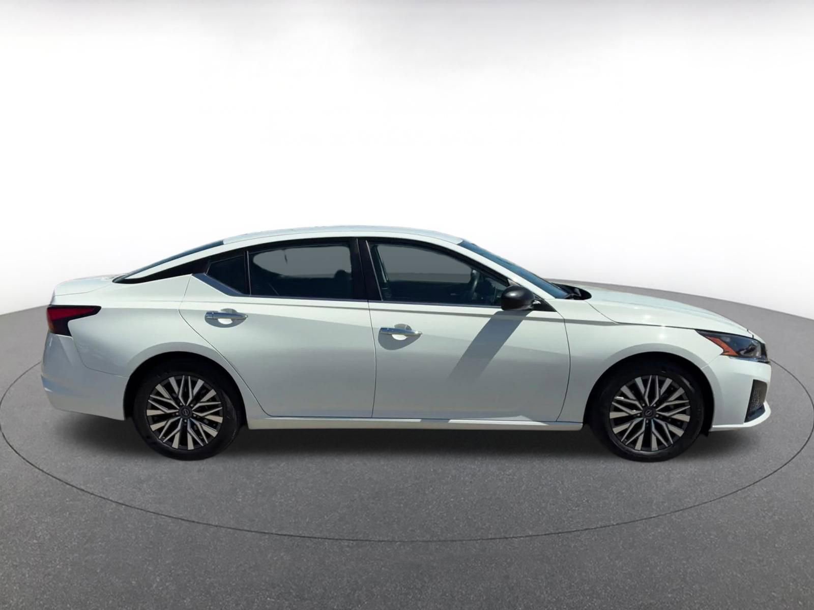 Used 2025 Nissan Altima 2.5 SV FWD image 16
