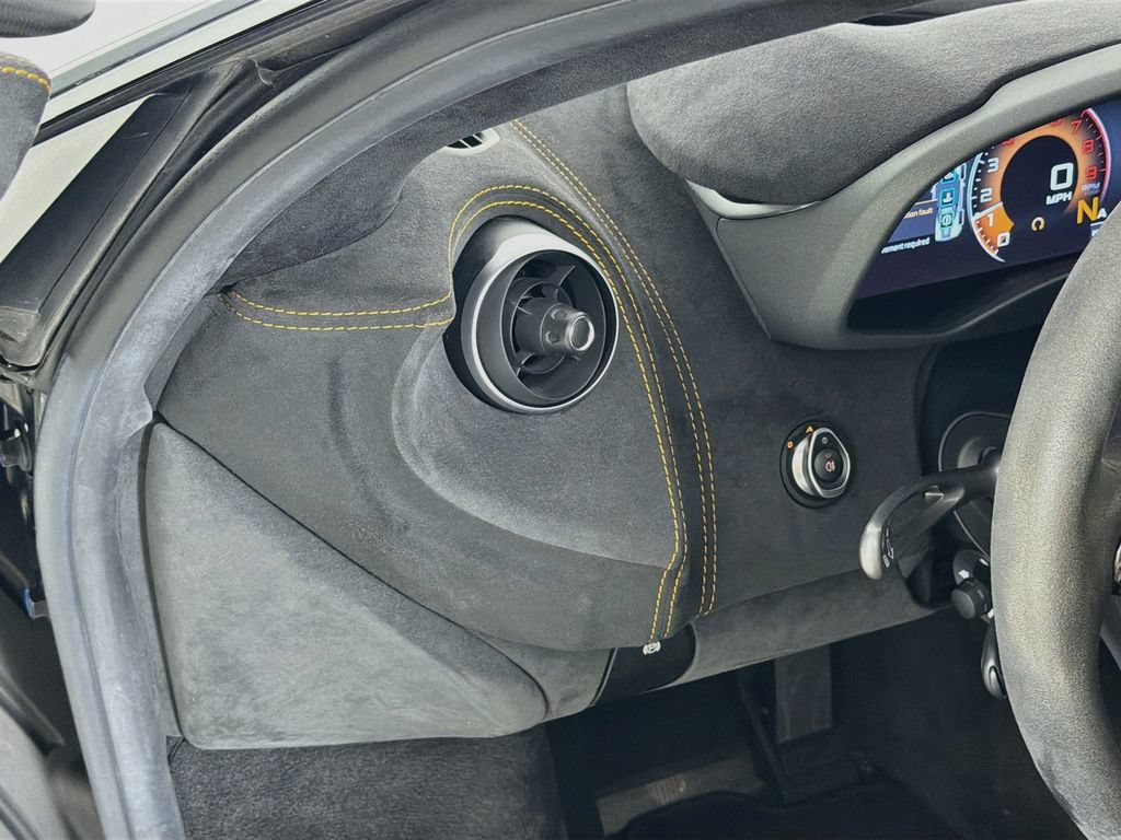Used 2020 McLaren 600LT Spider RWD image 10
