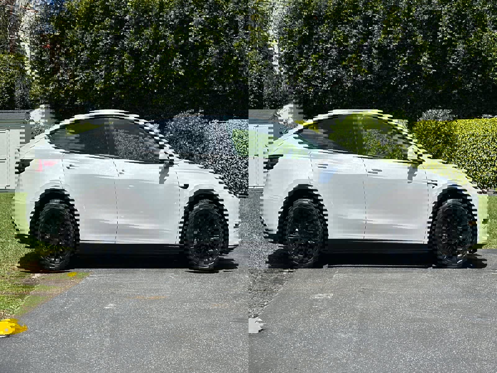 Used 2024 Tesla Model Y Long Range image 9