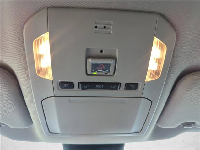 Used 2023 Toyota Highlander L AWD/4WD image 18