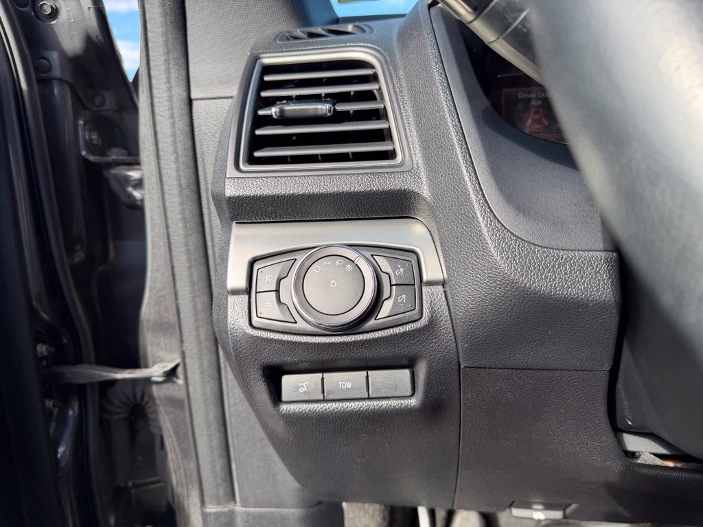Used 2018 Ford Explorer XLT w/ Equipment Group 202A AWD/4WD image 21