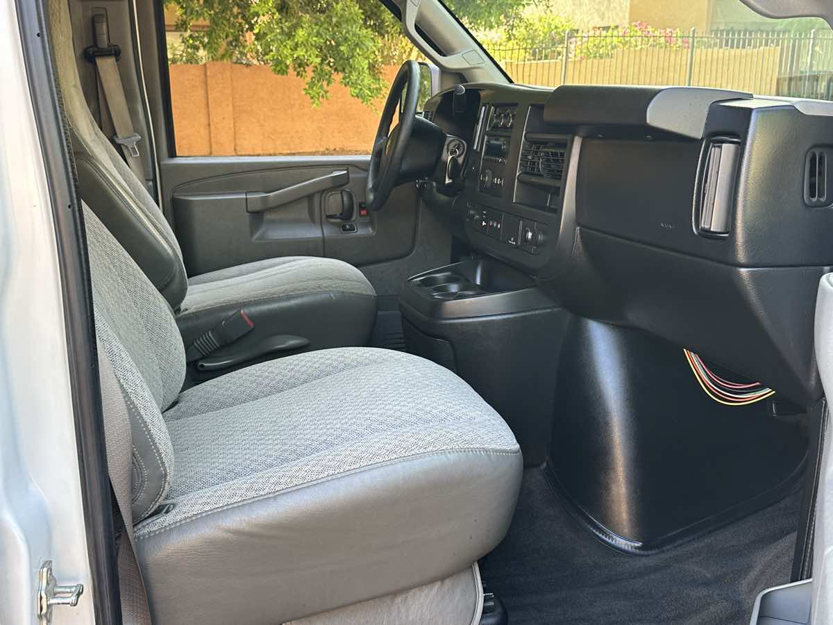 Used 2018 Chevrolet Express 3500 LT w/ LT Preferred Equipment Group RWD image 17