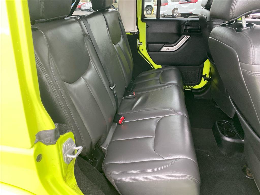 Used 2016 Jeep Wrangler Unlimited Sahara w/ Connectivity Group AWD/4WD image 22