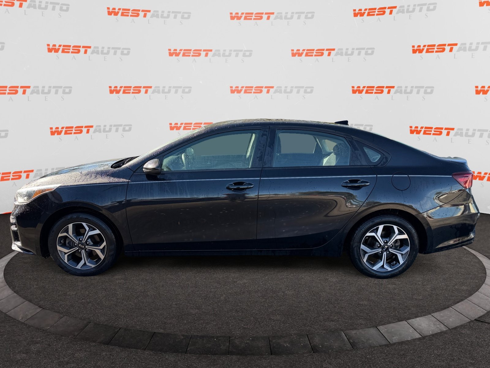 Used 2019 Kia Forte LXS FWD image 2
