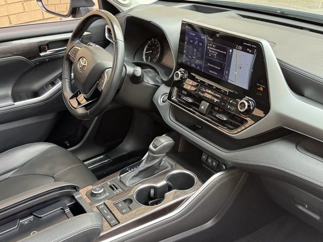 Used 2020 Toyota Highlander Platinum AWD/4WD image 17