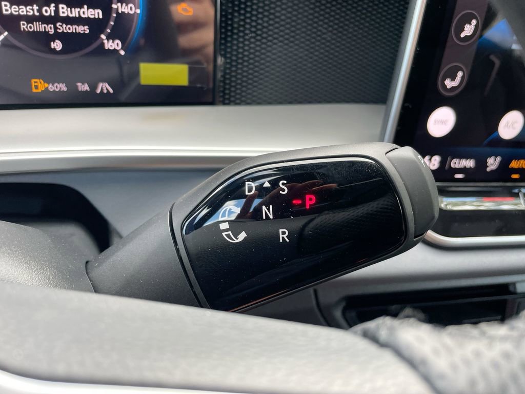 New 2025 Volkswagen Tiguan SE R-Line image 44