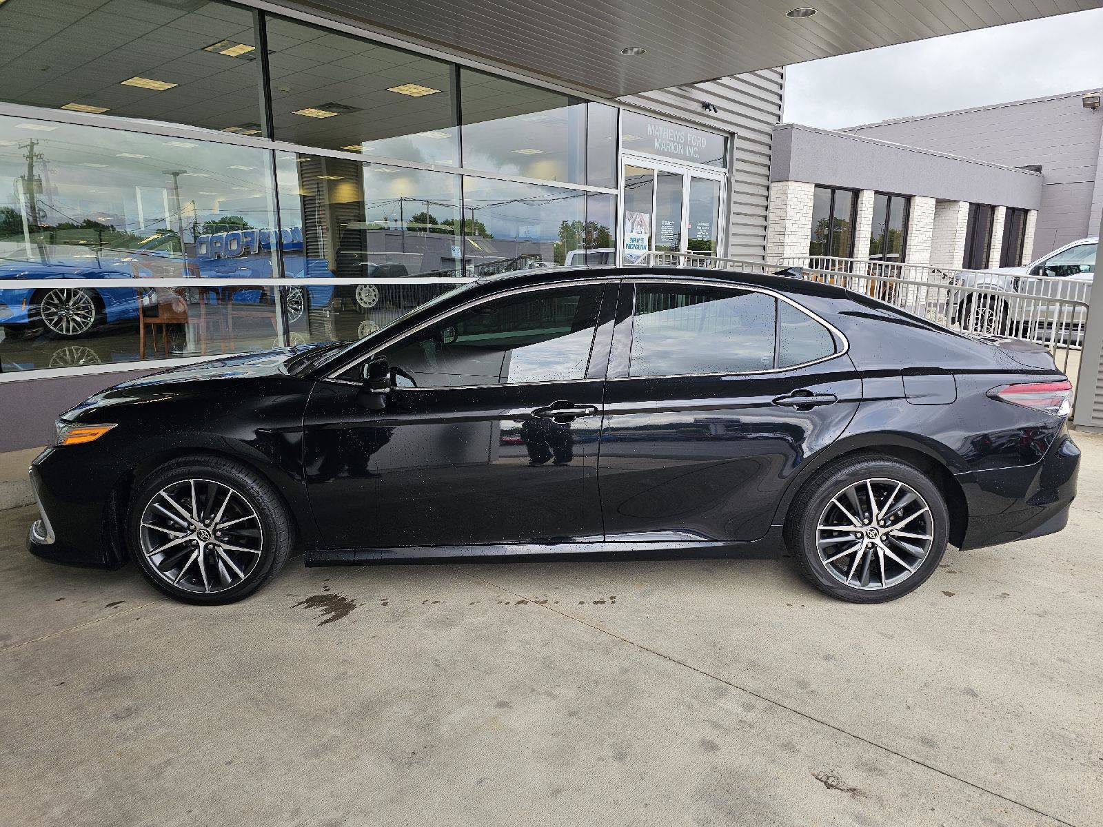 Used 2024 Toyota Camry XLE FWD image 2