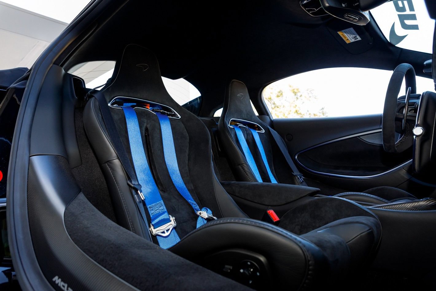 Used 2023 McLaren Artura RWD image 45