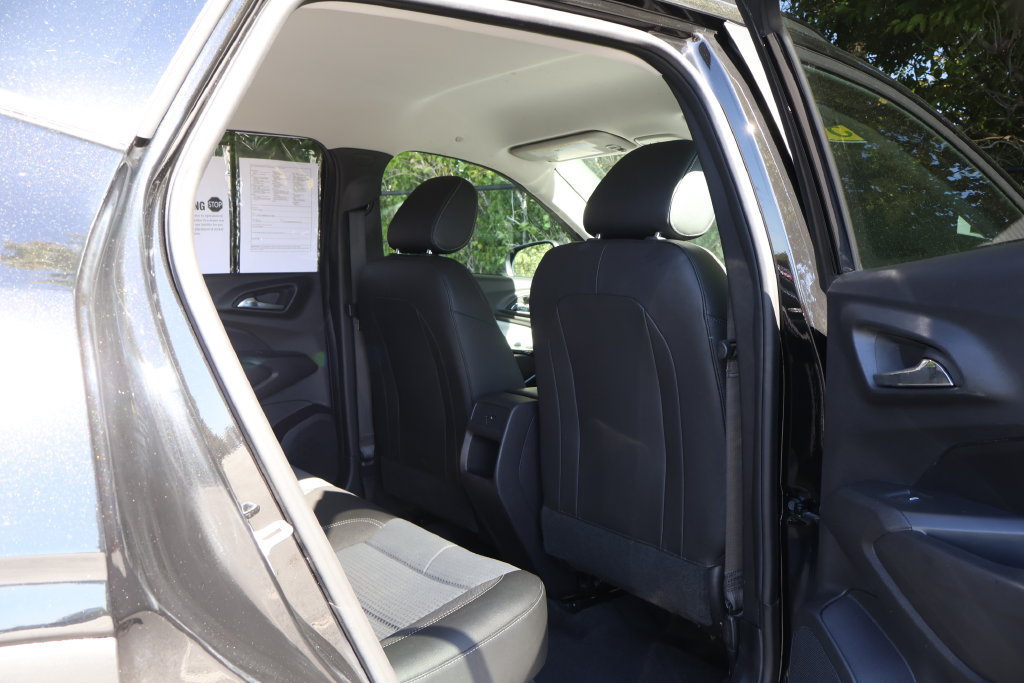Used 2025 Chevrolet Trax LT FWD image 45