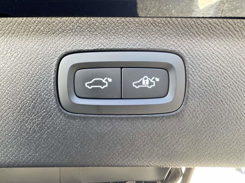 Used 2022 Volvo XC90 T6 Momentum w/ Advanced Package image 10