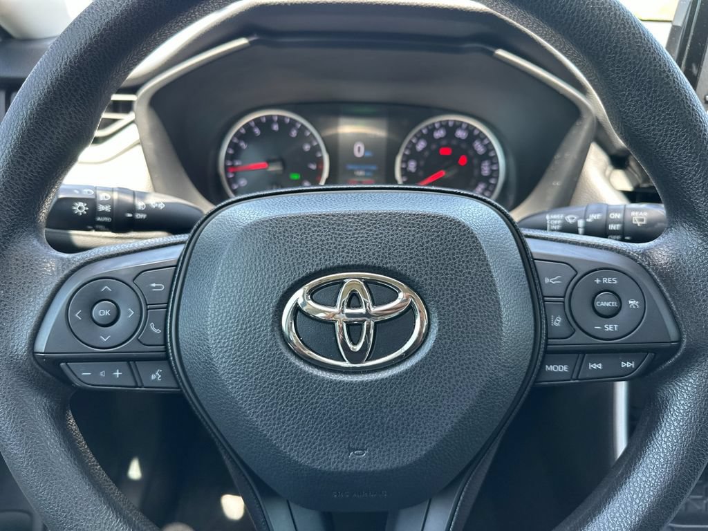 Used 2021 Toyota RAV4 XLE w/ Convenience Package FWD image 23